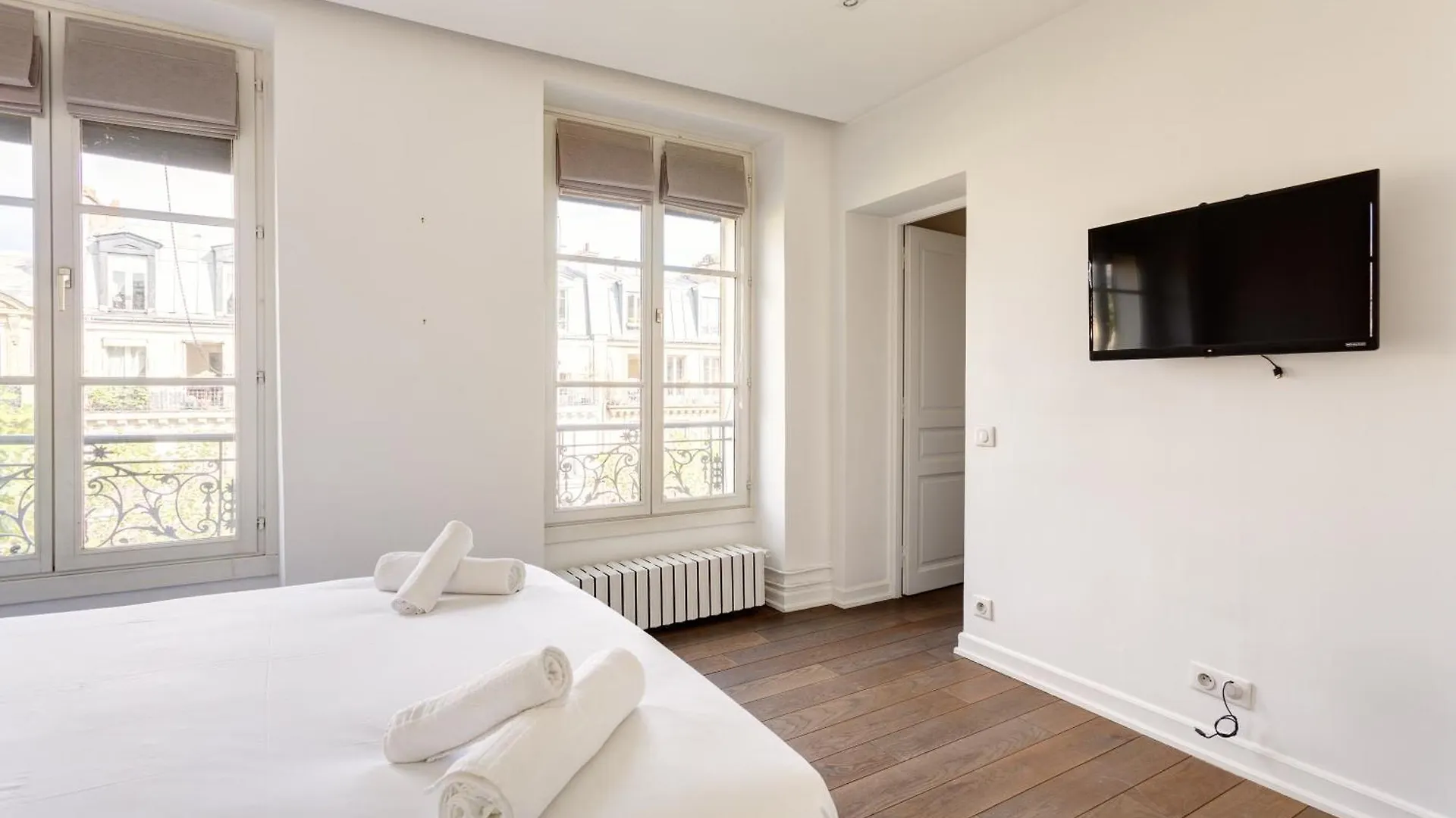 The Maubourg Eiffel Tower Apartament